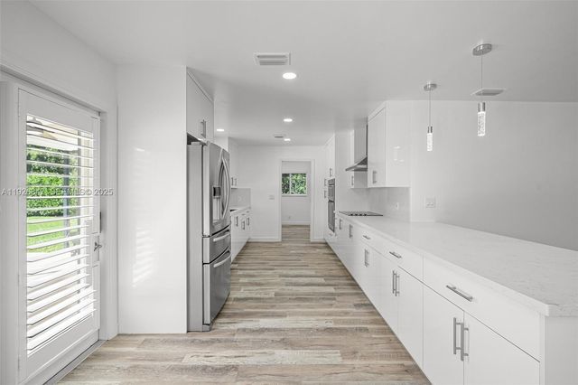 14330 SW 16th St, Davie, FL 33325