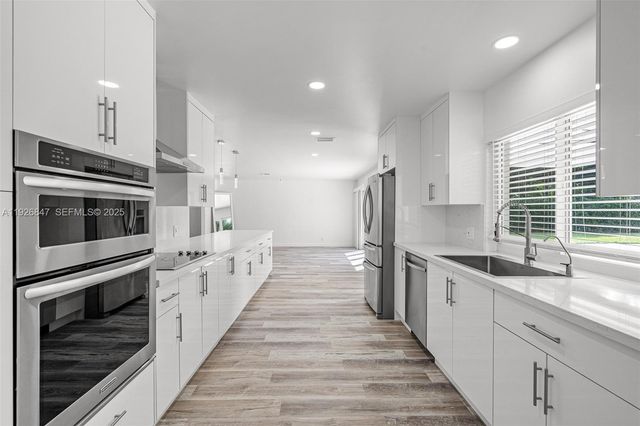 14330 SW 16th St, Davie, FL 33325