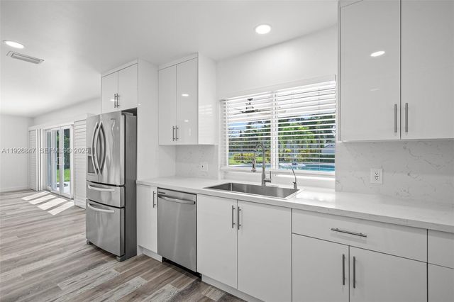 14330 SW 16th St, Davie, FL 33325