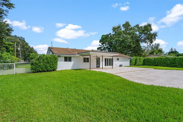 14330 SW 16th St, Davie, FL 33325