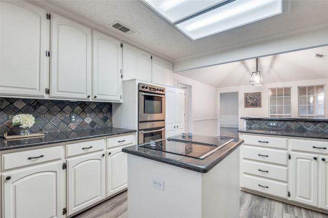 934 Fairway Drive, Duncanville, TX 75137