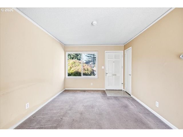 7404 Ne HASSALO St, Portland, OR 97213