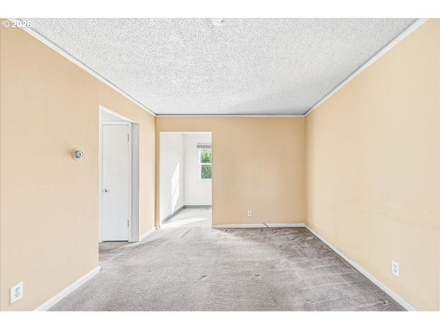 7404 Ne HASSALO St, Portland, OR 97213