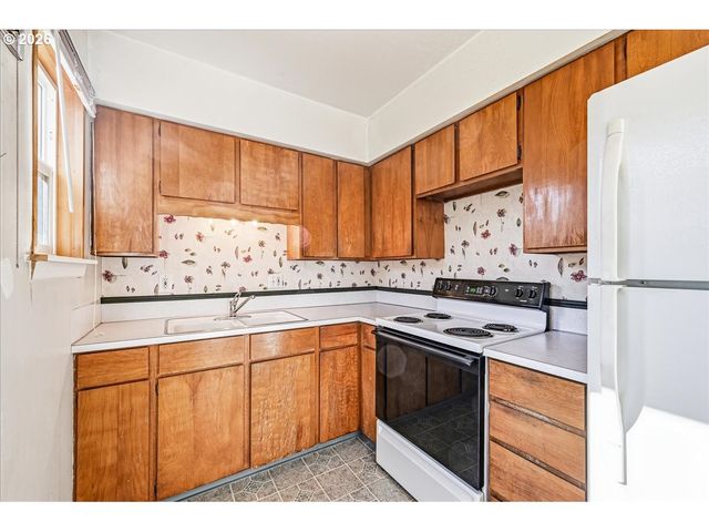 7404 Ne HASSALO St, Portland, OR 97213