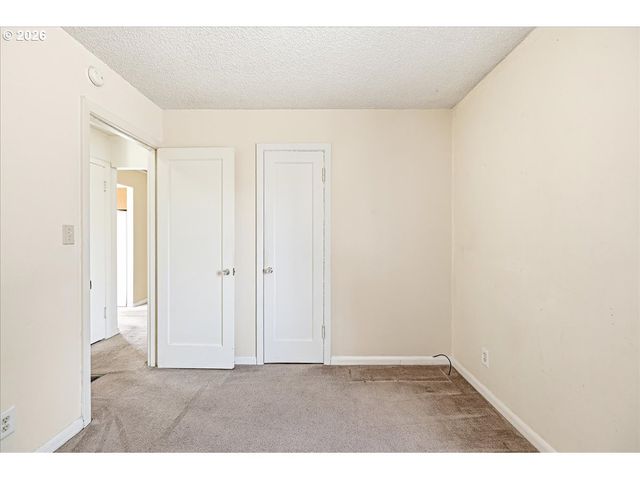 7404 Ne HASSALO St, Portland, OR 97213