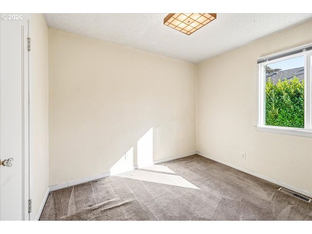 7404 Ne HASSALO St, Portland, OR 97213