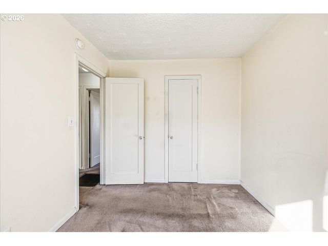 7404 Ne HASSALO St, Portland, OR 97213