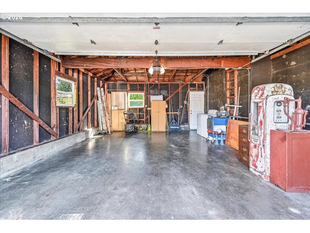 7404 Ne HASSALO St, Portland, OR 97213