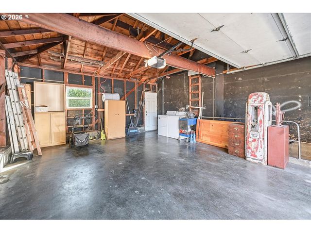 7404 Ne HASSALO St, Portland, OR 97213