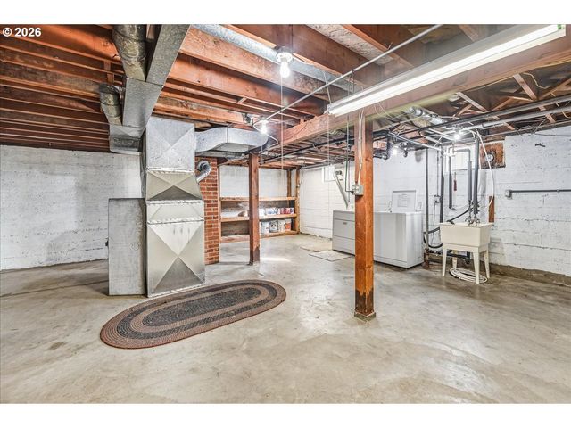 7404 Ne HASSALO St, Portland, OR 97213