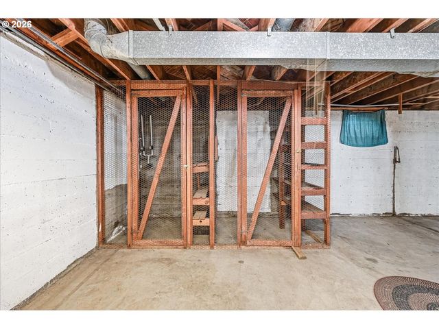 7404 Ne HASSALO St, Portland, OR 97213