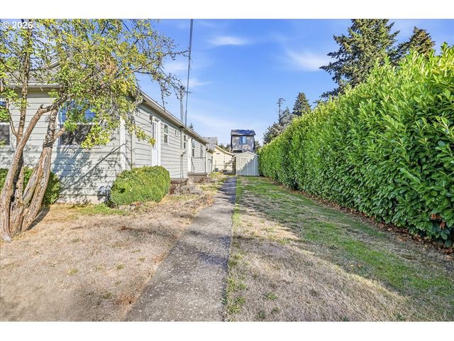 7404 Ne HASSALO St, Portland, OR 97213