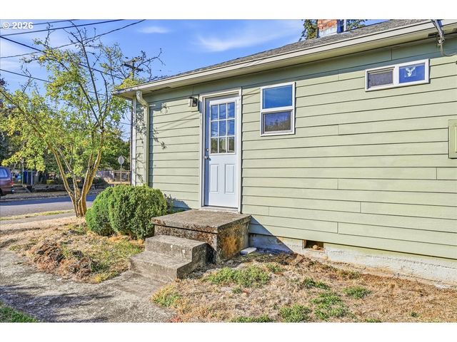 7404 Ne HASSALO St, Portland, OR 97213