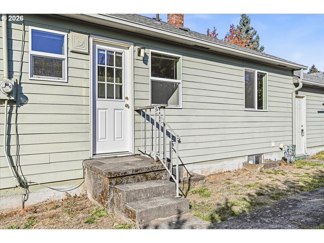 7404 Ne HASSALO St, Portland, OR 97213