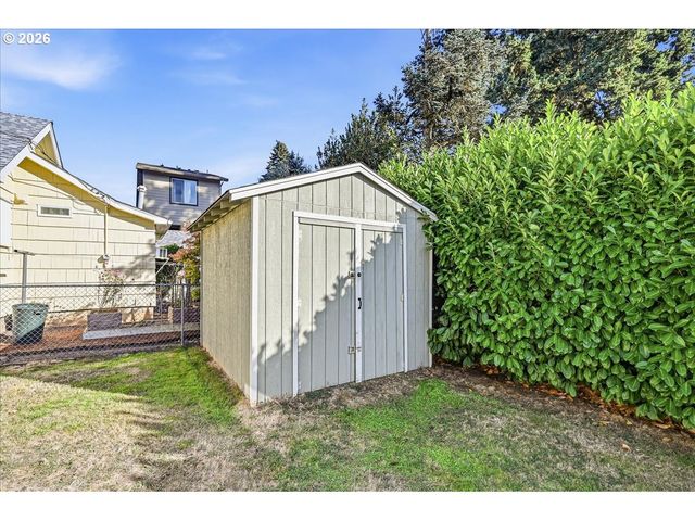 7404 Ne HASSALO St, Portland, OR 97213