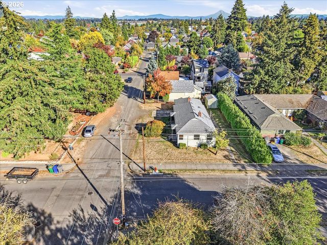7404 Ne HASSALO St, Portland, OR 97213