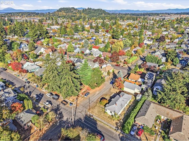 7404 Ne HASSALO St, Portland, OR 97213