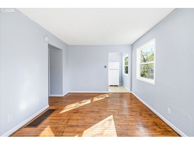 7404 Ne HASSALO St, Portland, OR 97213
