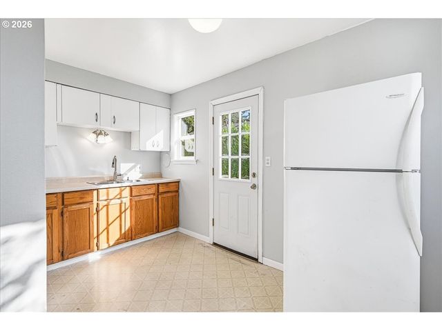 7404 Ne HASSALO St, Portland, OR 97213