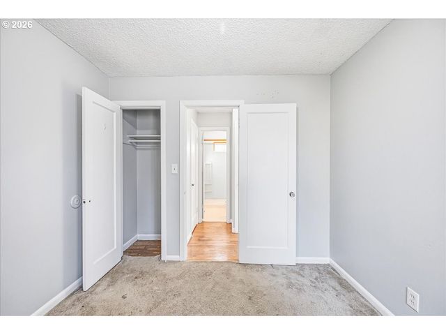 7404 Ne HASSALO St, Portland, OR 97213