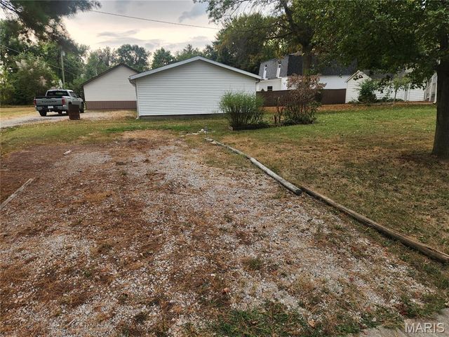 2221 Pulliam Avenue, Fayetteville, IL 62258