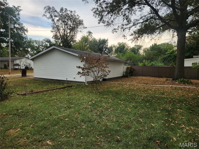 2221 Pulliam Avenue, Fayetteville, IL 62258