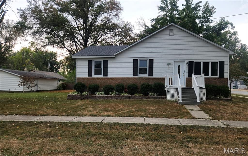 2221 Pulliam Avenue, Fayetteville, IL 62258