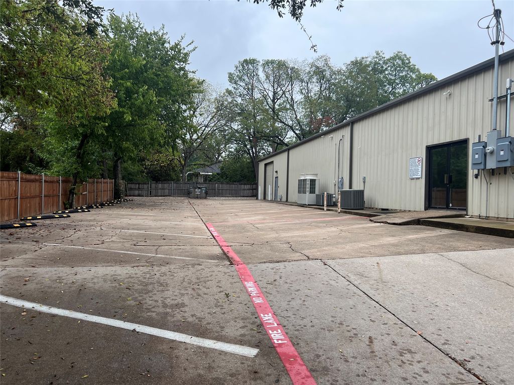2414 N Elm Street, Denton, TX 76201 — photo 2