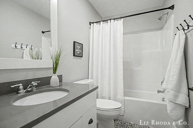 1689 Portadown Road, Byron Center, MI 49315