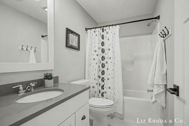 1689 Portadown Road, Byron Center, MI 49315