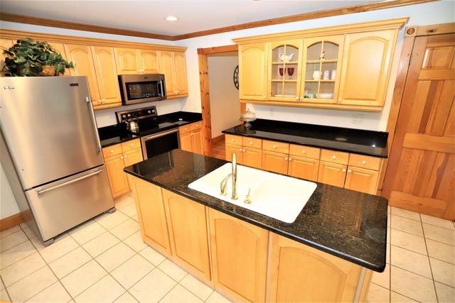 36 Tomahawk Path, Derby, VT 05829