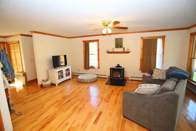 36 Tomahawk Path, Derby, VT 05829