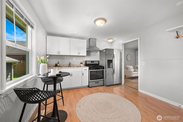 1056 Harrison Avenue, Blaine, WA 98230