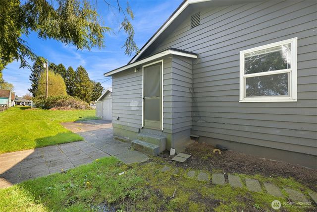 1056 Harrison Avenue, Blaine, WA 98230