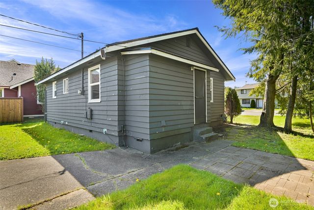 1056 Harrison Avenue, Blaine, WA 98230