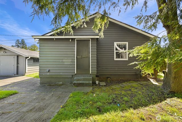 1056 Harrison Avenue, Blaine, WA 98230
