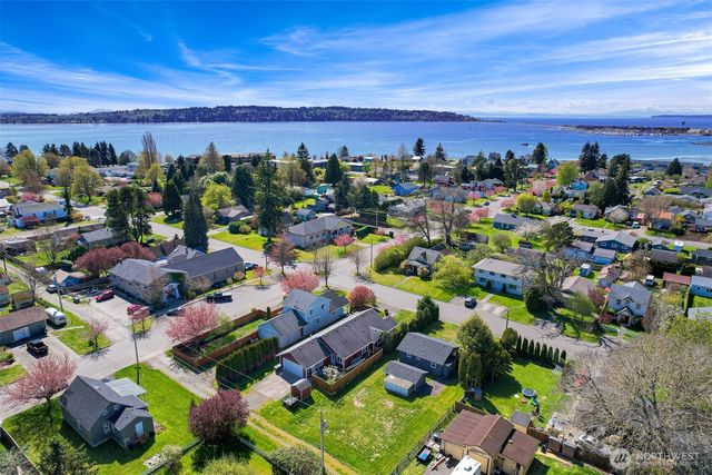 1056 Harrison Avenue, Blaine, WA 98230