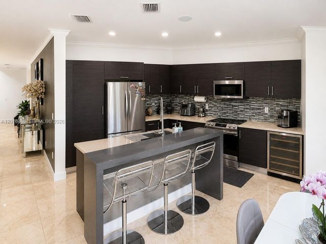 6950 NW 106th Ave, Doral, FL 33178