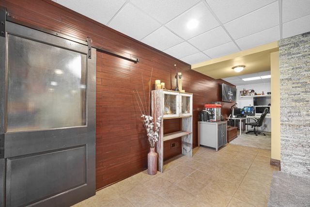 1220 Stillwater Pkwy, Crown Point, IN 46307