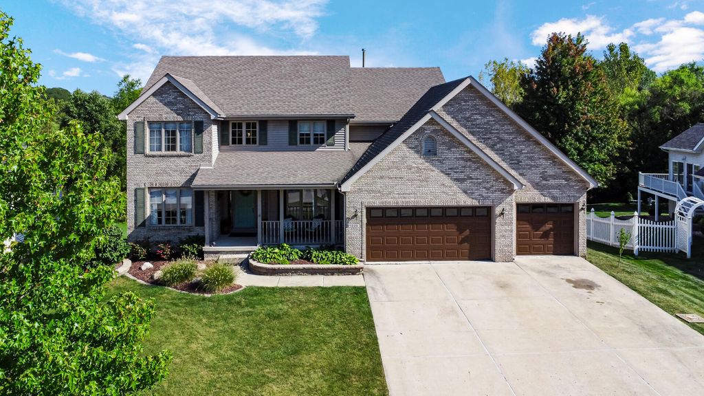 1220 Stillwater Pkwy, Crown Point, IN 46307