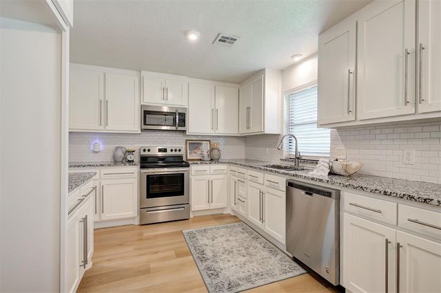 2700 Summer Set Trail, Edmond, OK 73012