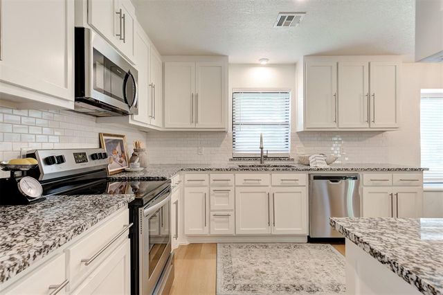 2700 Summer Set Trail, Edmond, OK 73012