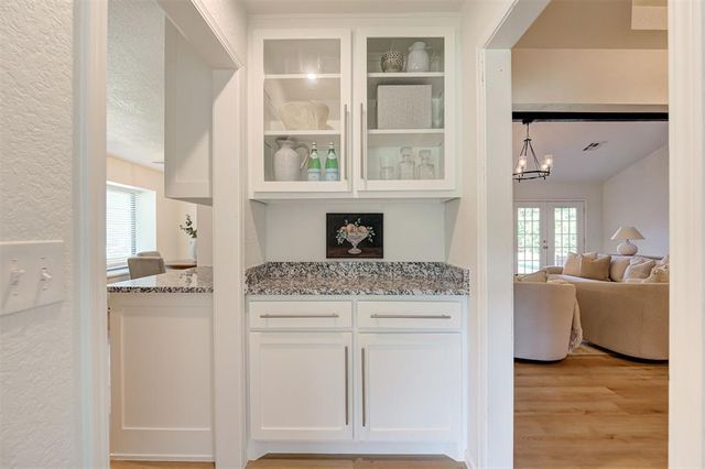 2700 Summer Set Trail, Edmond, OK 73012