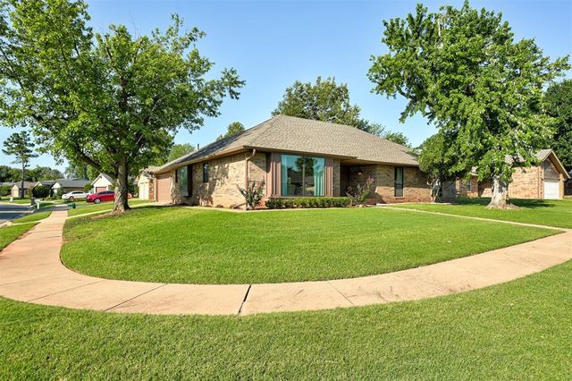 2700 Summer Set Trail, Edmond, OK 73012