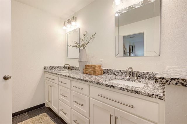 2700 Summer Set Trail, Edmond, OK 73012