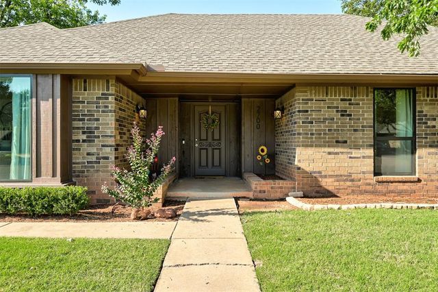 2700 Summer Set Trail, Edmond, OK 73012