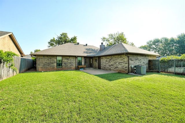 2700 Summer Set Trail, Edmond, OK 73012