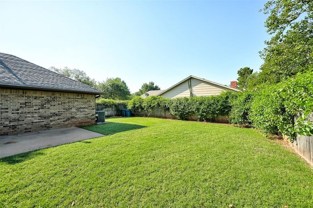 2700 Summer Set Trail, Edmond, OK 73012