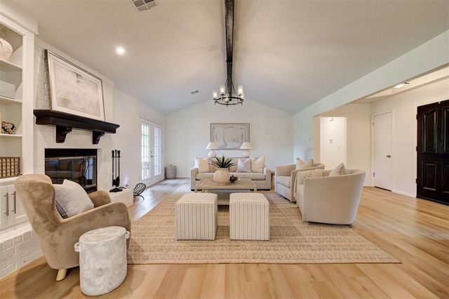 2700 Summer Set Trail, Edmond, OK 73012