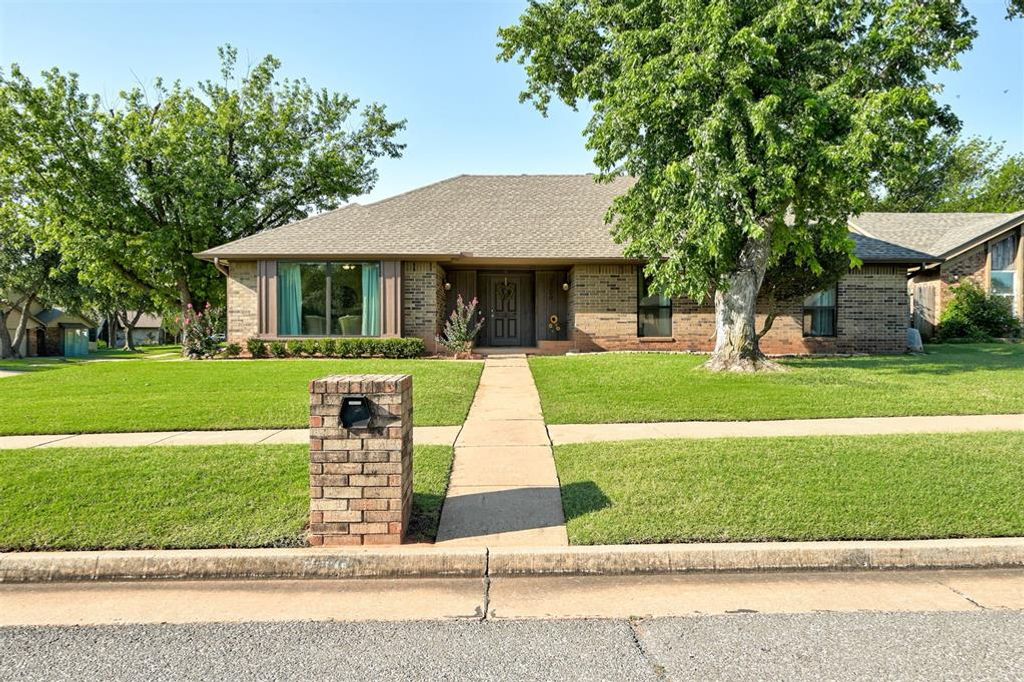 2700 Summer Set Trail, Edmond, OK 73012